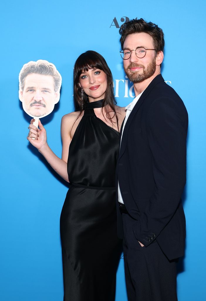 Dakota Johnson reaparece con Chris Evans en el estreno de su película 'Materialists' en Nueva York