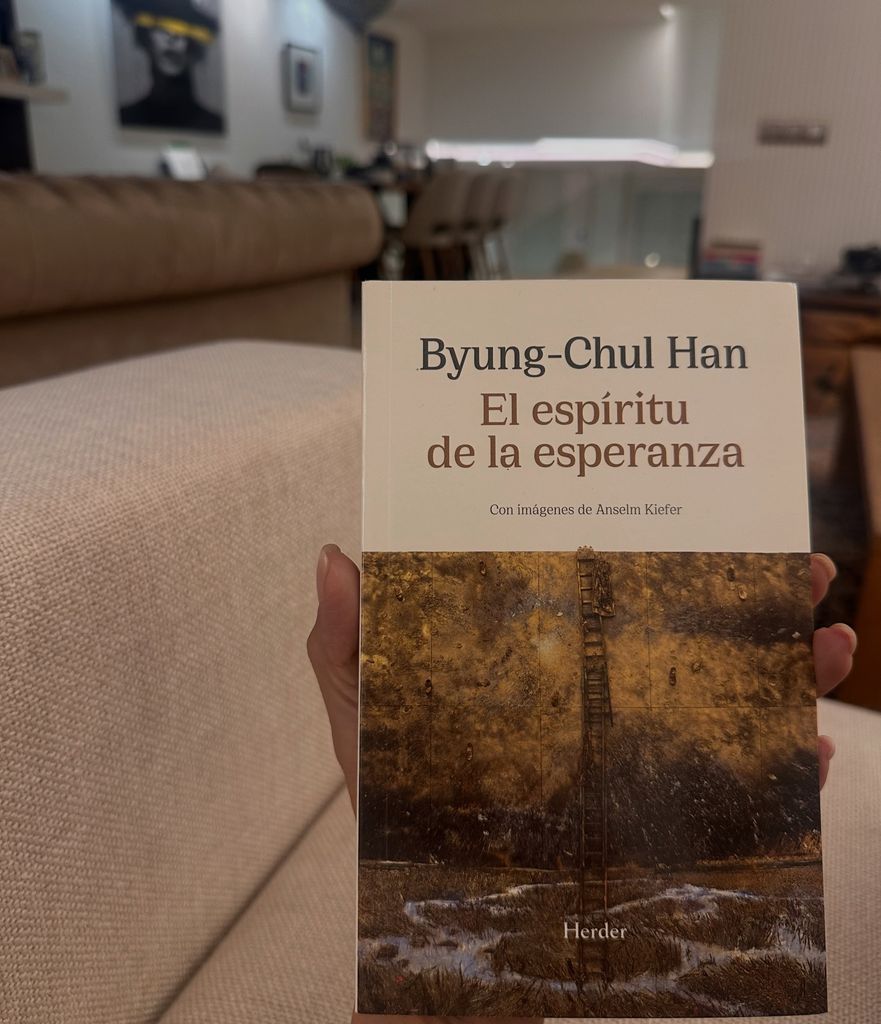Sara Carbonero: lecturas en su casa
