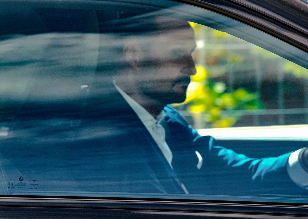 Haakon de Noruega visita el Hospital de Oslo en el que se encuentra ingresado su padre