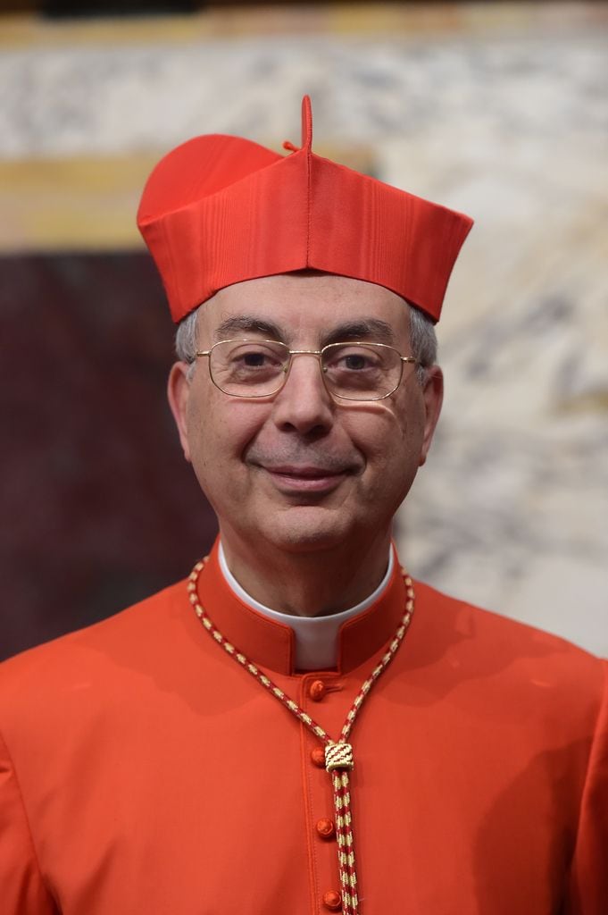El cardenal Dominique Mamberti anunciará al nuevo Papa 