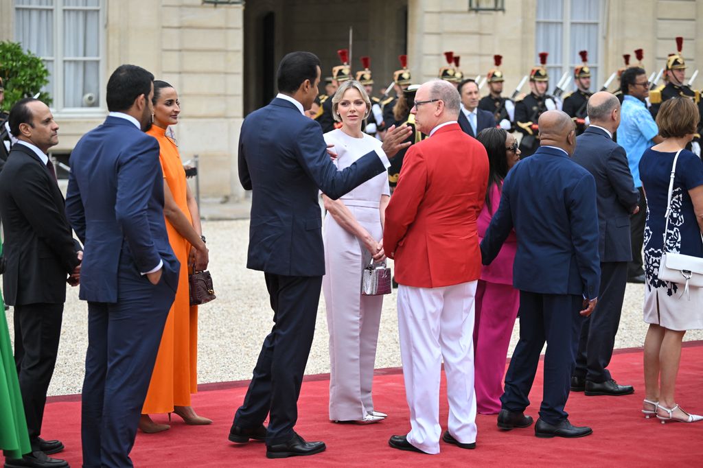 Alberto y Charlene de Mónaco junto a otros miembros de la realeza y autoridades internacionales llegando a la recepción que el presidente de Francia, Emmanuel Macron, ha organizado en el Palacio del Elíseo antes de la ceremonia de apertura de los JJOO de París 2024