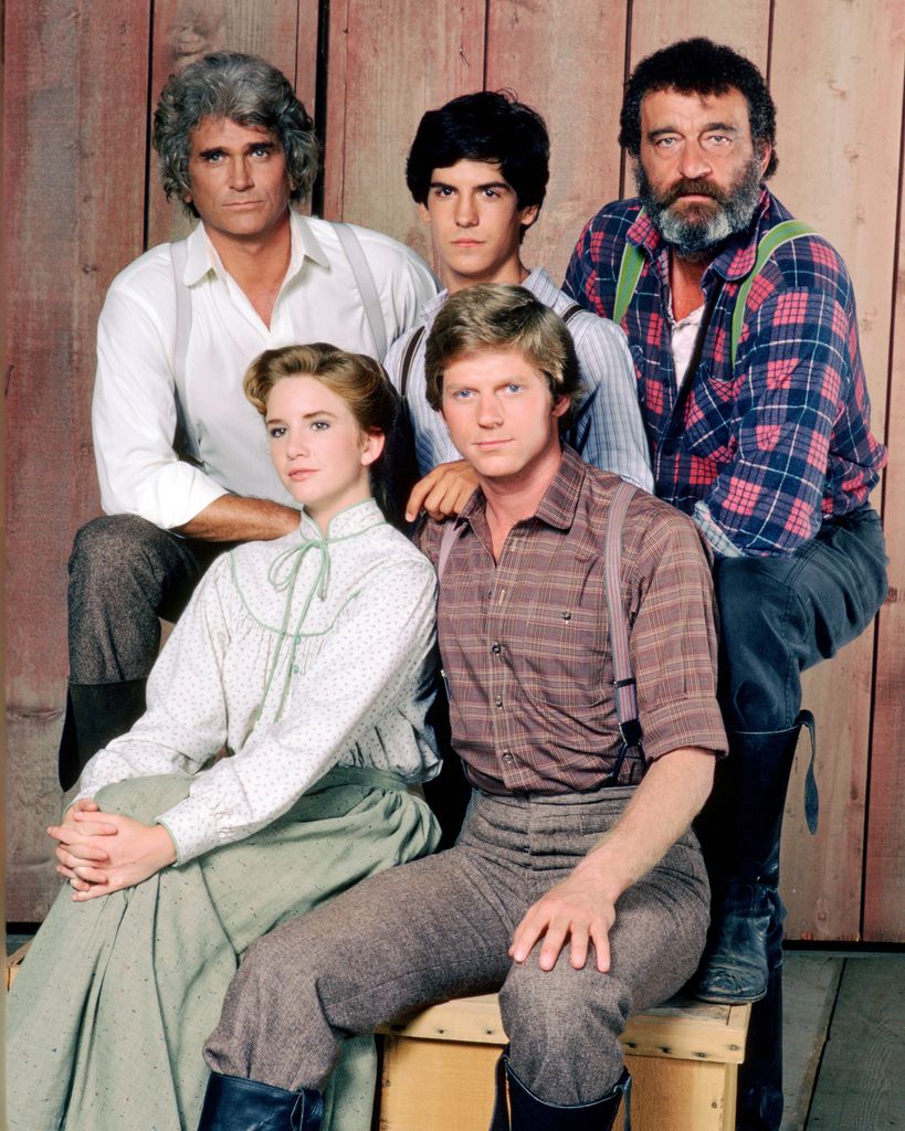 Victor French con sus compañeros de reparto de 'La casa de la pradera'