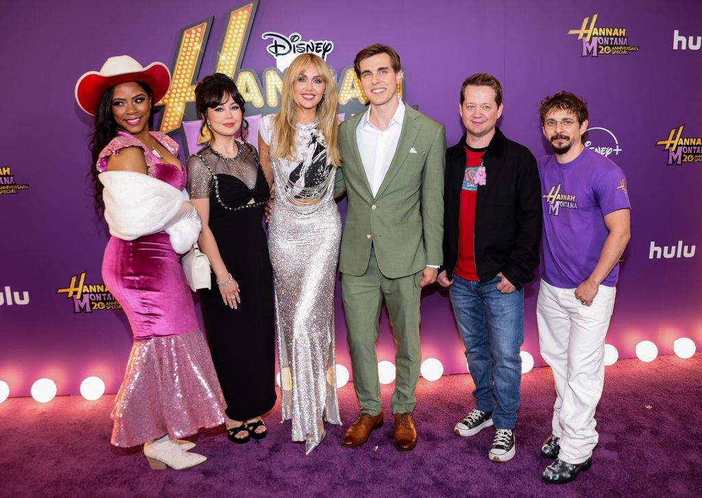 Shanica Knowles, Anna Maria Perez de Tagle, Miley Cyrus, Cody Linley, Jason Earles y Moises Arias