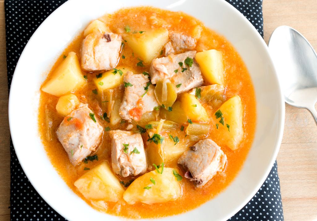 Bonito y patata, los dos ingredientes principales de este plato.