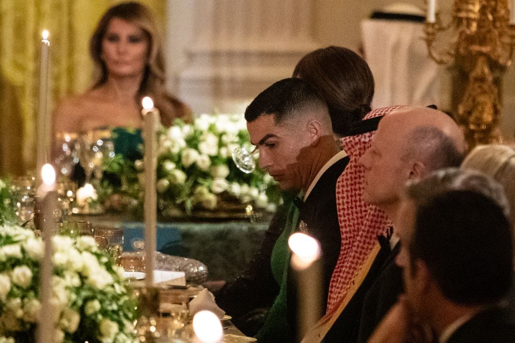 Cristiano Ronaldo durante la cena de gala en honor al príncipe heredero Mohammed bin Salmán 