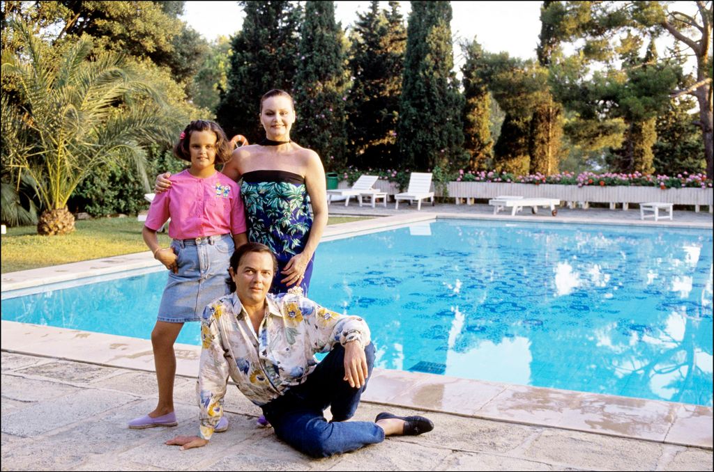 Rocío Dúrcal, posado en la piscina junto a su hija Shaila y su marido, Antonio Morales Junior