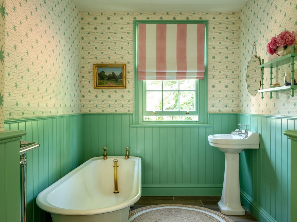 Baño en color verde menta. 