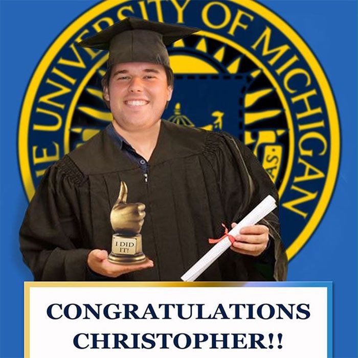 Arnold Schwarzenegger ha querido felicitar a su hijo Christopher con este 'montaje fotografico'
