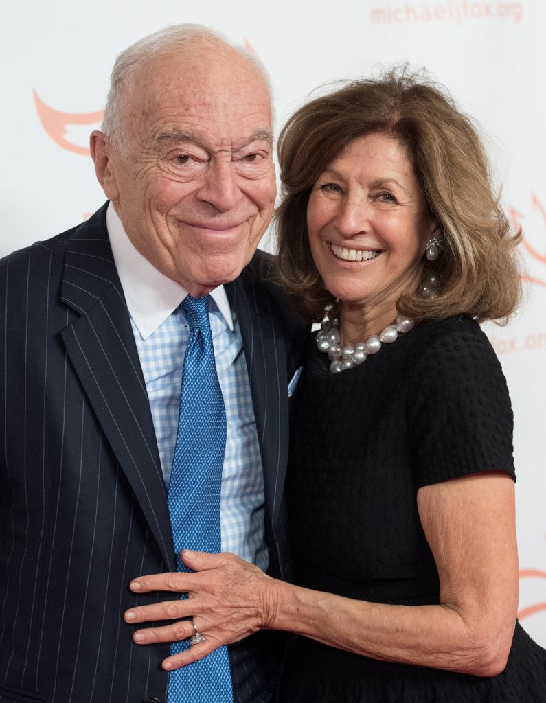 Leonard Lauder y Judy Glickman Lauder asisten a la gala "A Funny Thing Happened On The Way To Cure Parkinson's" de la Fundación Michael J. Fox en el Waldorf-Astoria el 14 de noviembre de 2015 en la ciudad de Nueva York.