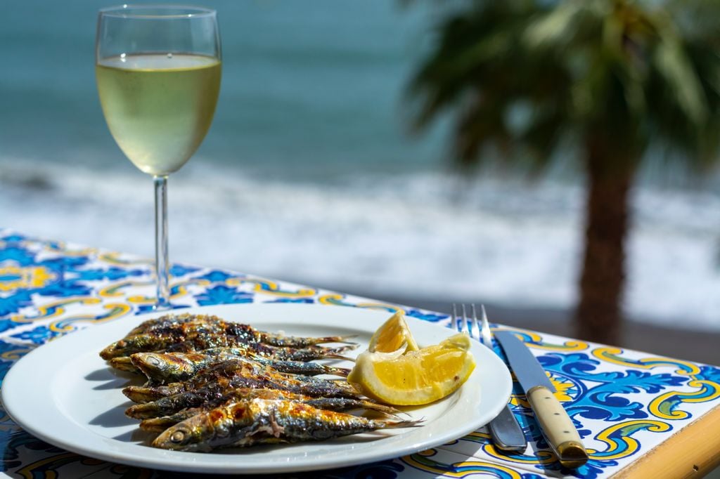 Sardinas asadas en espeto