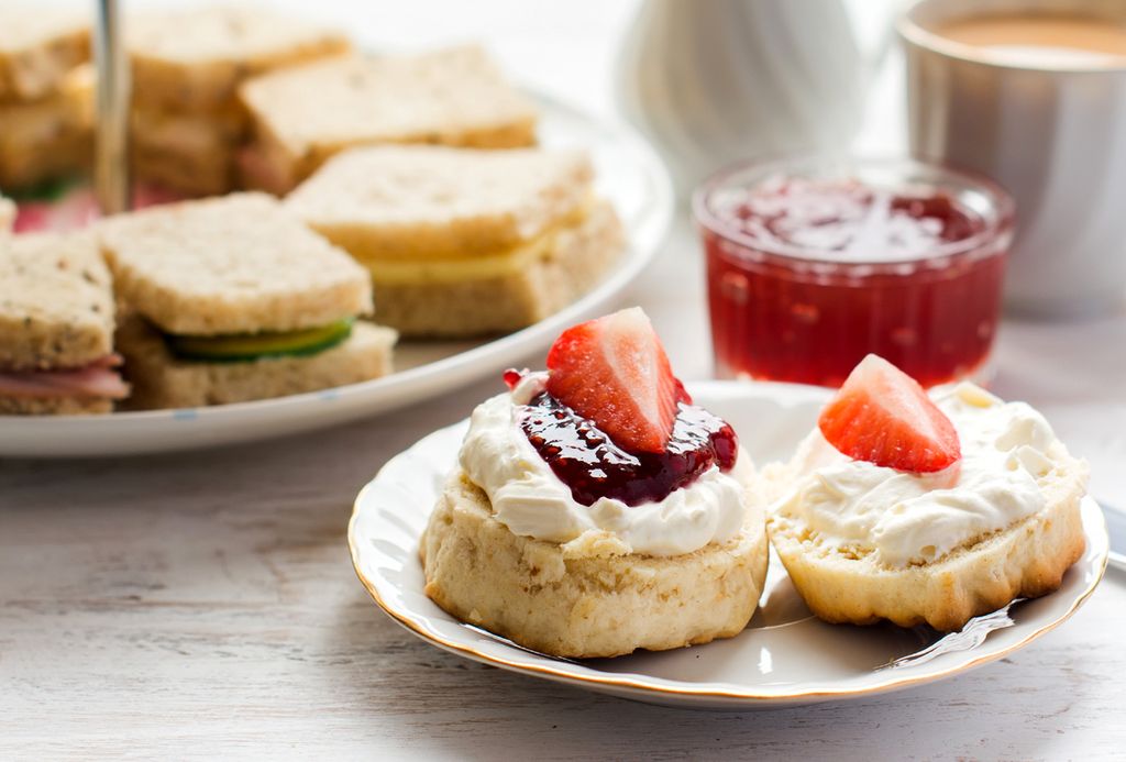 Los Scones y los pequeños sandwiches son dos imprescindibles en un auténtico Afternoon tea. 