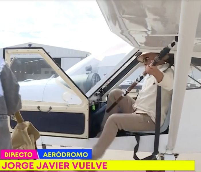 Jorge Javier Vázquez regresa en avioneta 