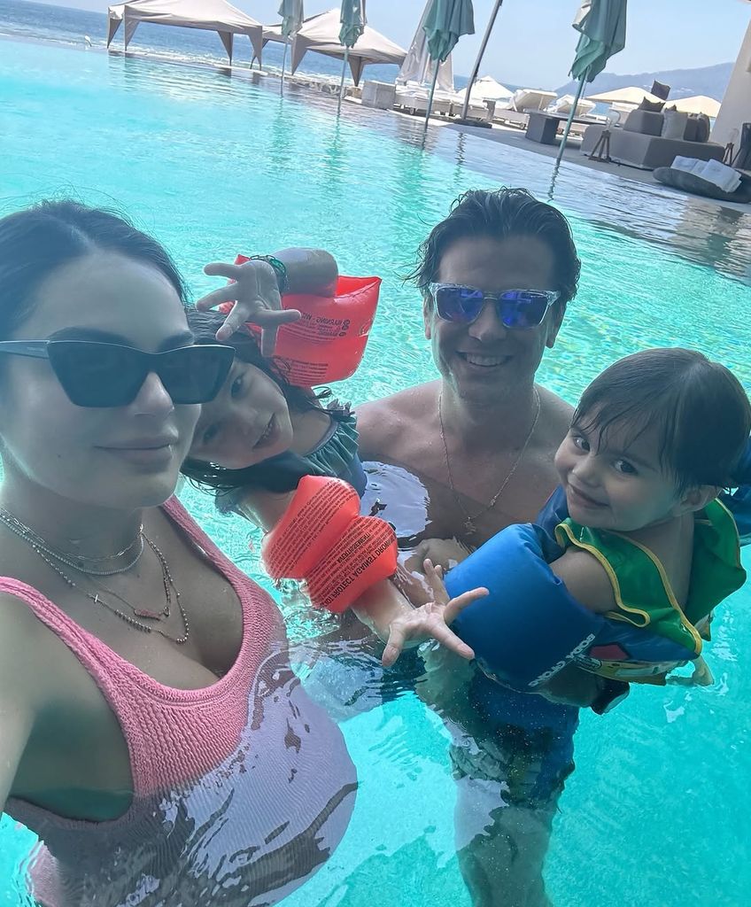 Ximena Navarrete presumiendo los últimos días con su pancita de embarazo