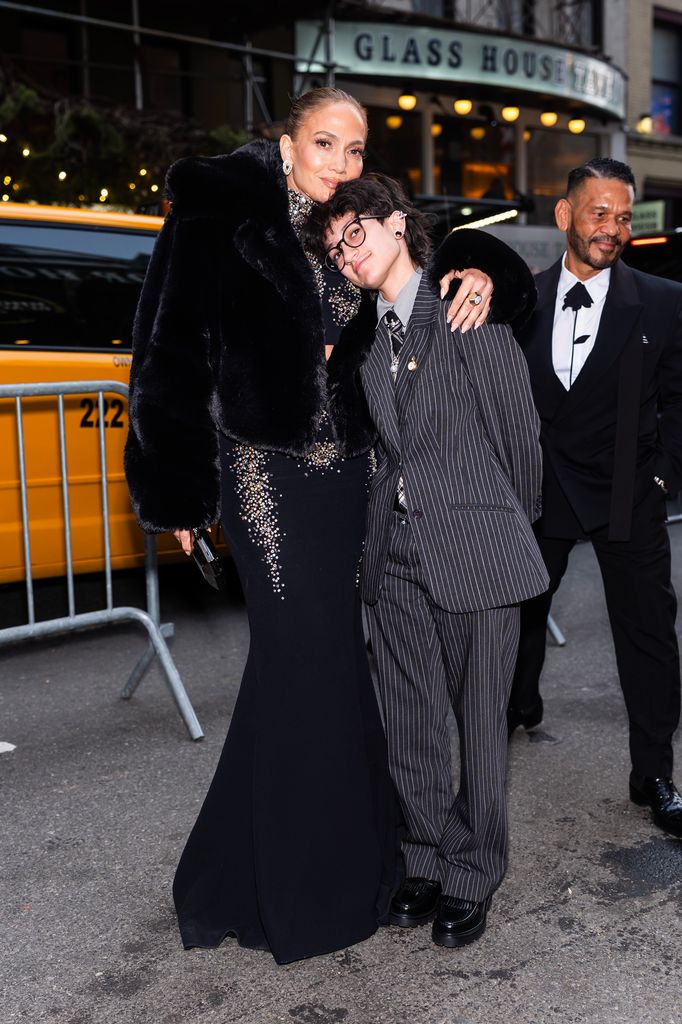 Jennifer Lopez y su hija and Emme Muñiz en el estreno de "Othello" en el Barrymore Theater en Nueva York, en marzo de 2025.