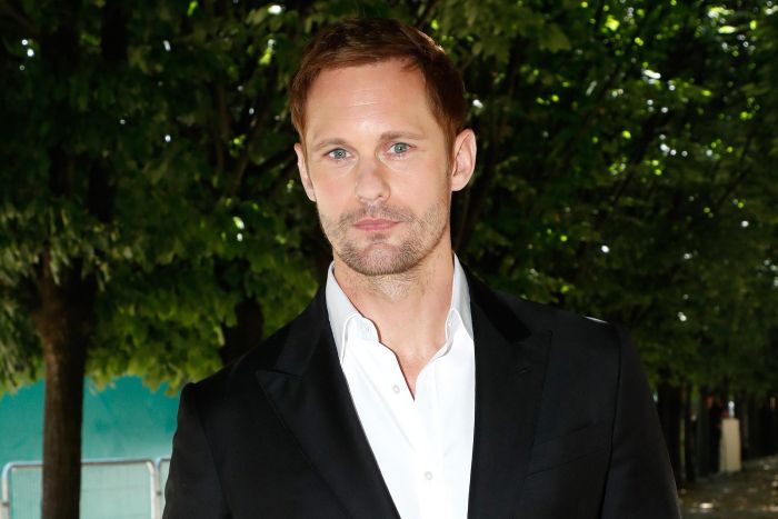 Alexander Skarsgård confirma su paternidad con Tuva Novotny, en la presentación de 'Succession 4'