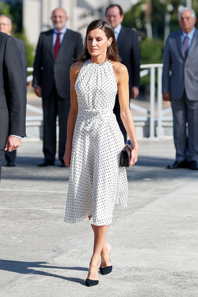 La reina Letizia, en la ofrenda floral ante el Memorial José Martí durante su visita de Estado a Cuba, en La Habana (12 de noviembre de 2019).