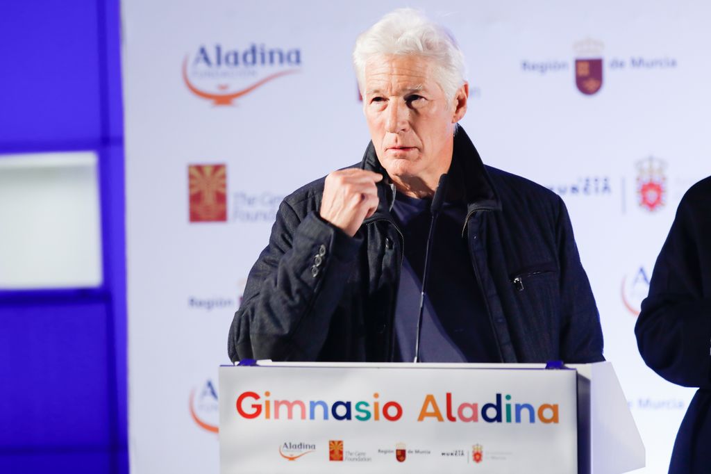 El actor Richard Gere interviene durante la colocación de la primera piedra en el Hospital Materno Infantil Virgen de La Arrixaca