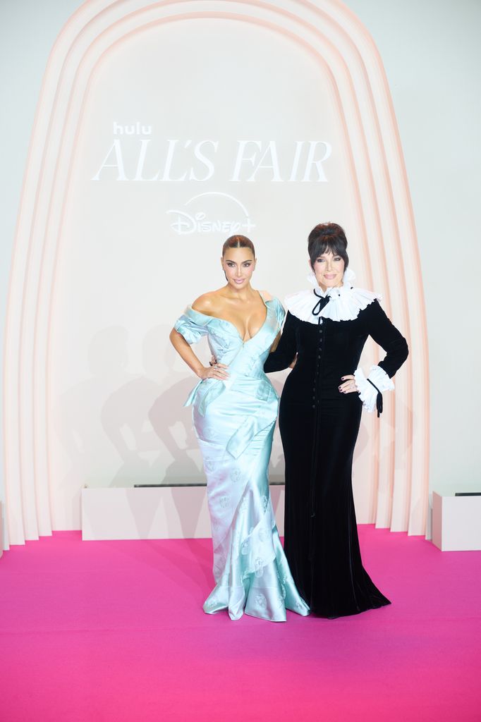 Kim Kardashian con su madre en Paris.