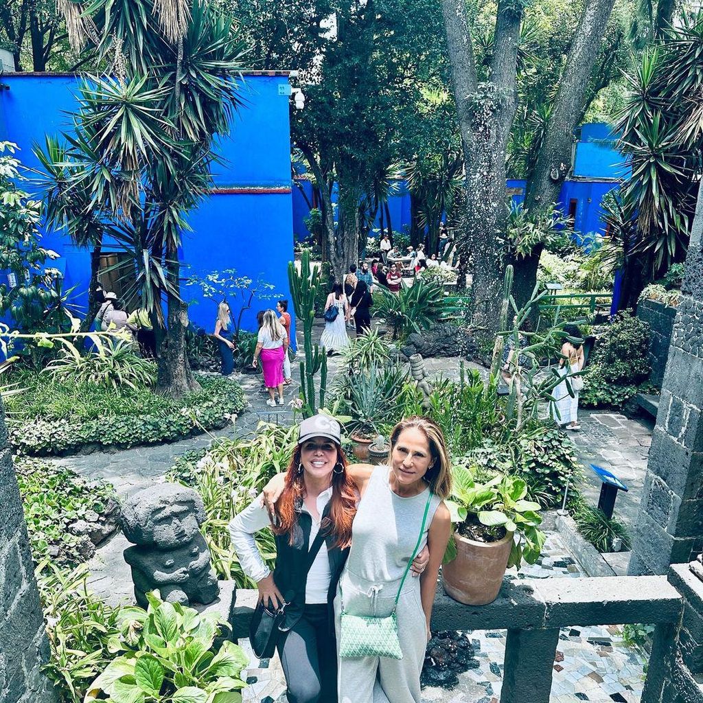 mar a celeste arrar s y sus hijos de visita en la ciudad de m xico