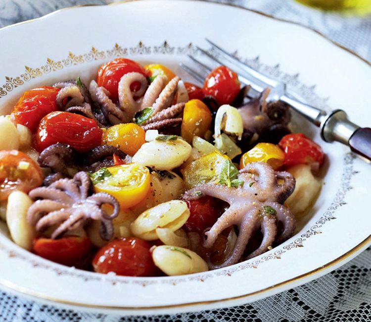 Ensalada de pulpitos con alubias y tomates cherry