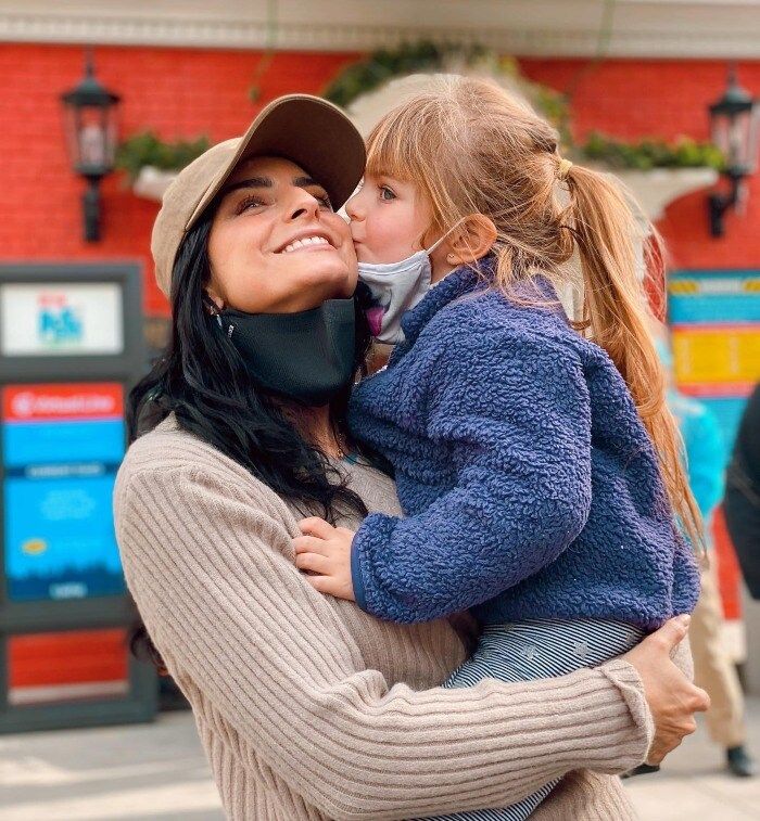 Aislinn Derbez y su hija Kailani Ochmann