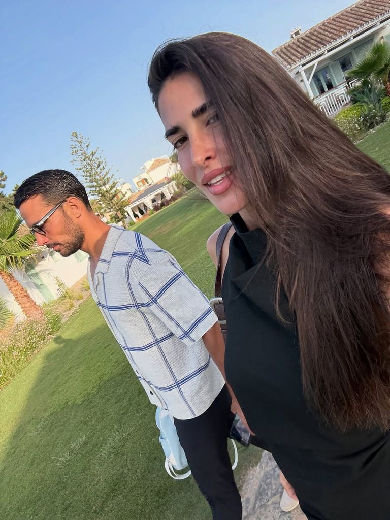 El exfutbolista le pidió matrimonio a Lidia tras su regreso de 'Supervivientes'