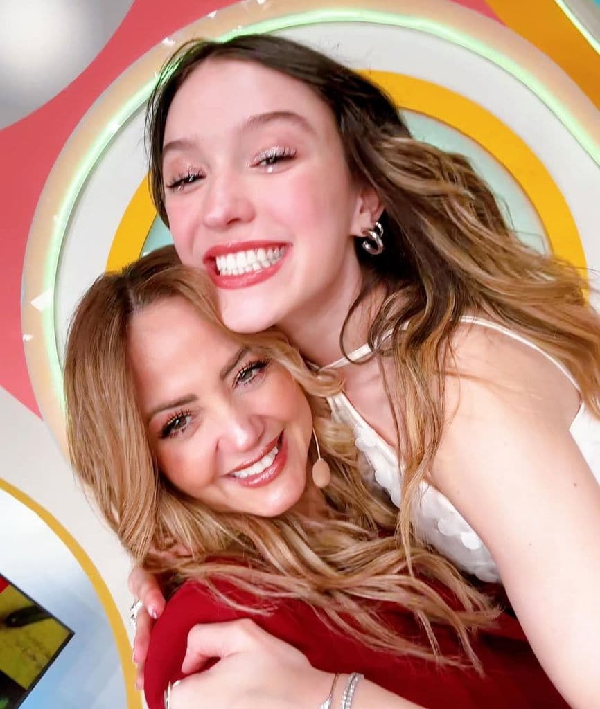 Andrea Legarreta se declaró fan de su hija y de su nueva canción.