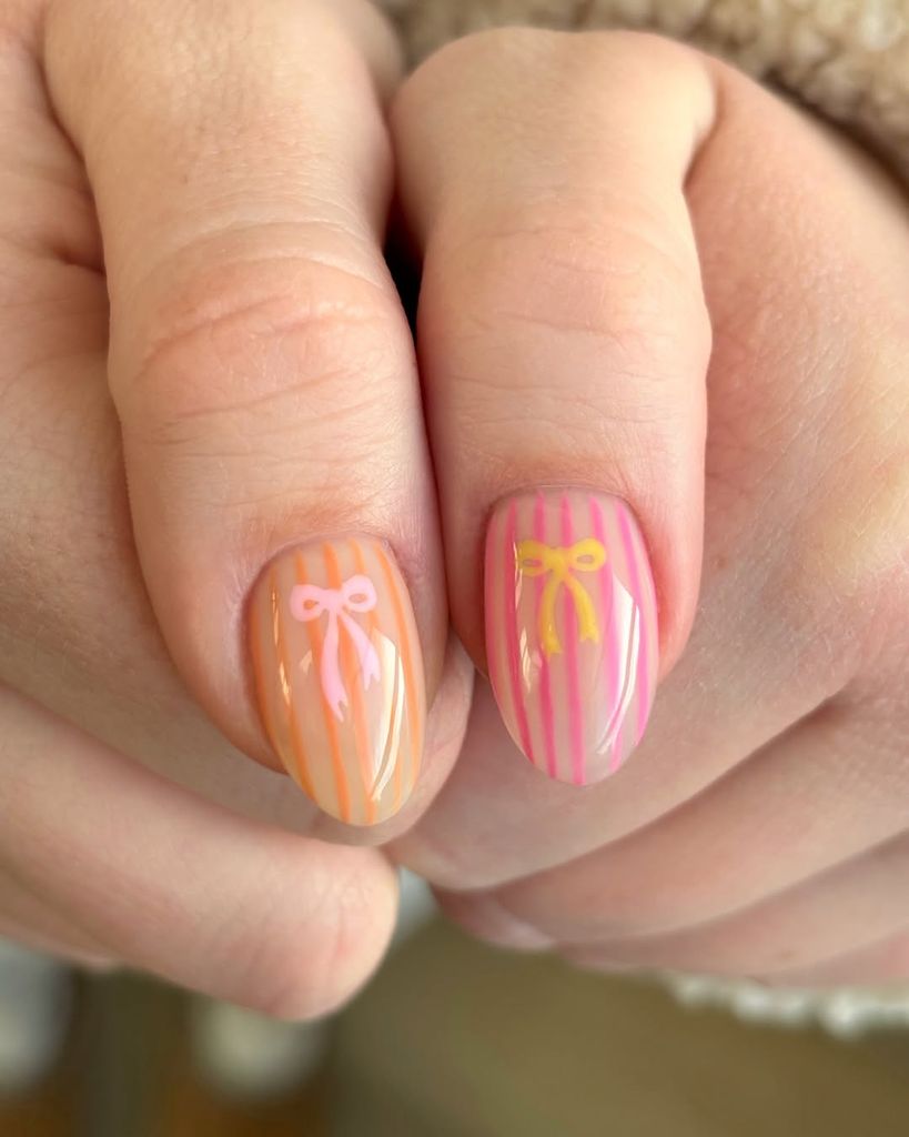 Manicura peach milky con rayas