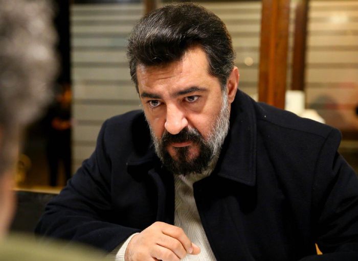 Akif chantajea a Gönül en 'Hermanos'