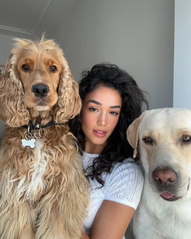 Ale Capetillo y sus perros Bobby y Charlie