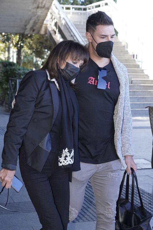 Jacobo Ostos con su madre María Ángeles Grajal 