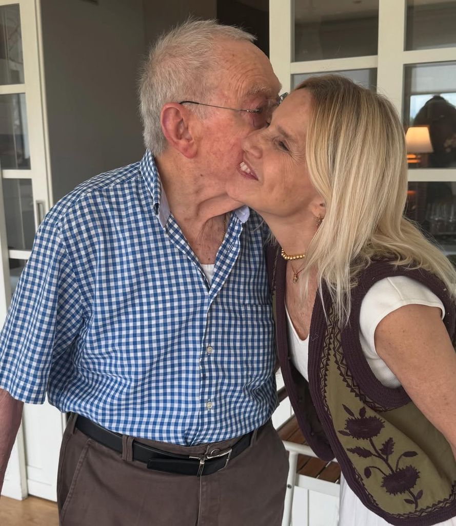 Eugenia Martínez de Irujo siempre cariñosa con Txomin Rekondo, fundador del restaurante y amigo personal.
