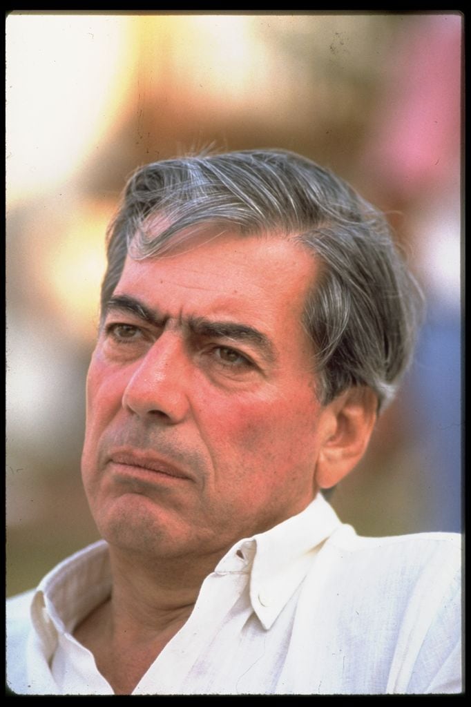 Mario Vargas Llosa se casó a los 19 años con Julia Urquidi, su tía política