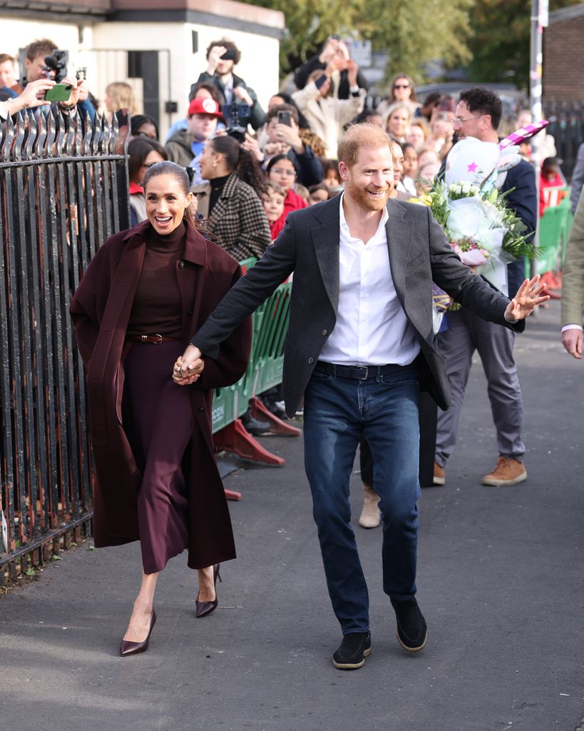 El príncipe Harry parecía muy feliz de regresar a la escena pública en el Reino Unido con Meghan.