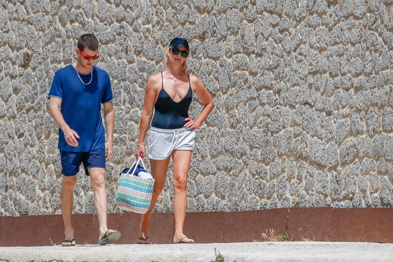 Ana Duato junto a su hijo Miguel Bernardeau 