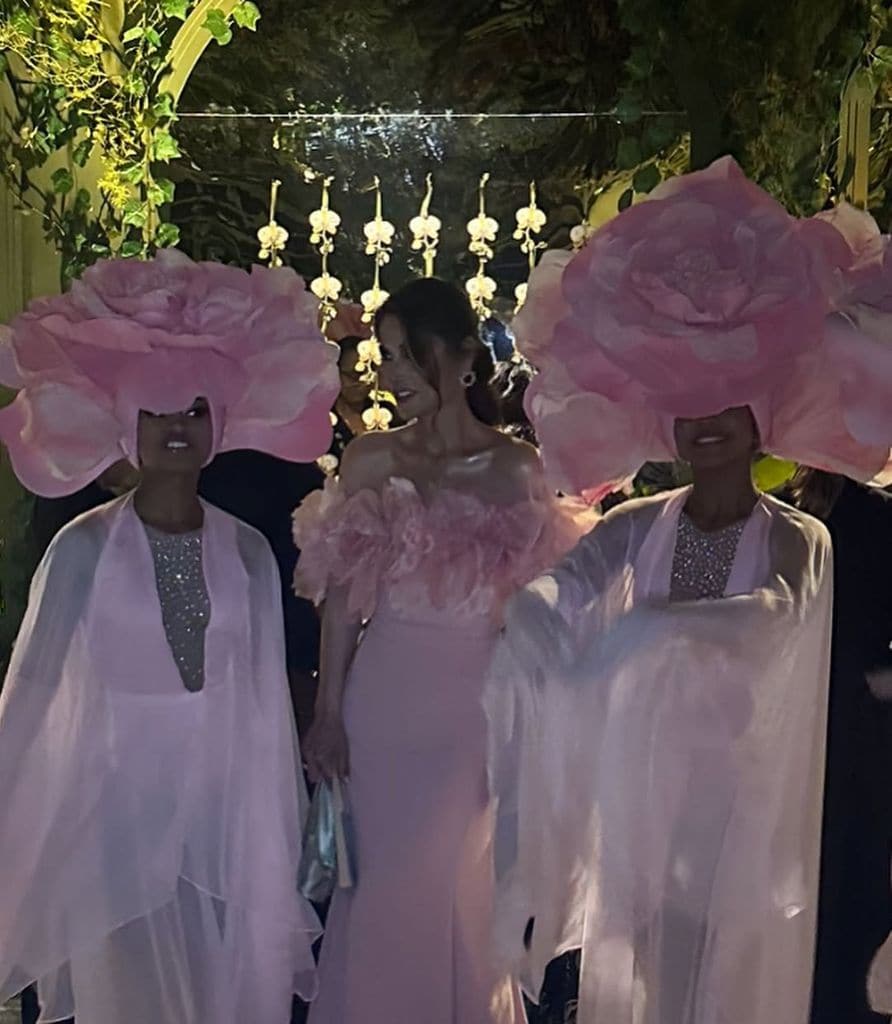 Paloma Cuevas, invitada elegante en la boda de unos amigos