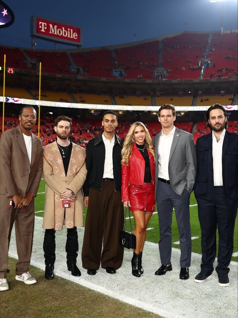 Grace Hunt, hija mayor del magnate, Miss Kansas 2021 e imagen del club, se encargó de brindar a Alexandre Grimaldi y a sus amigos una buena bienvenida al estadio