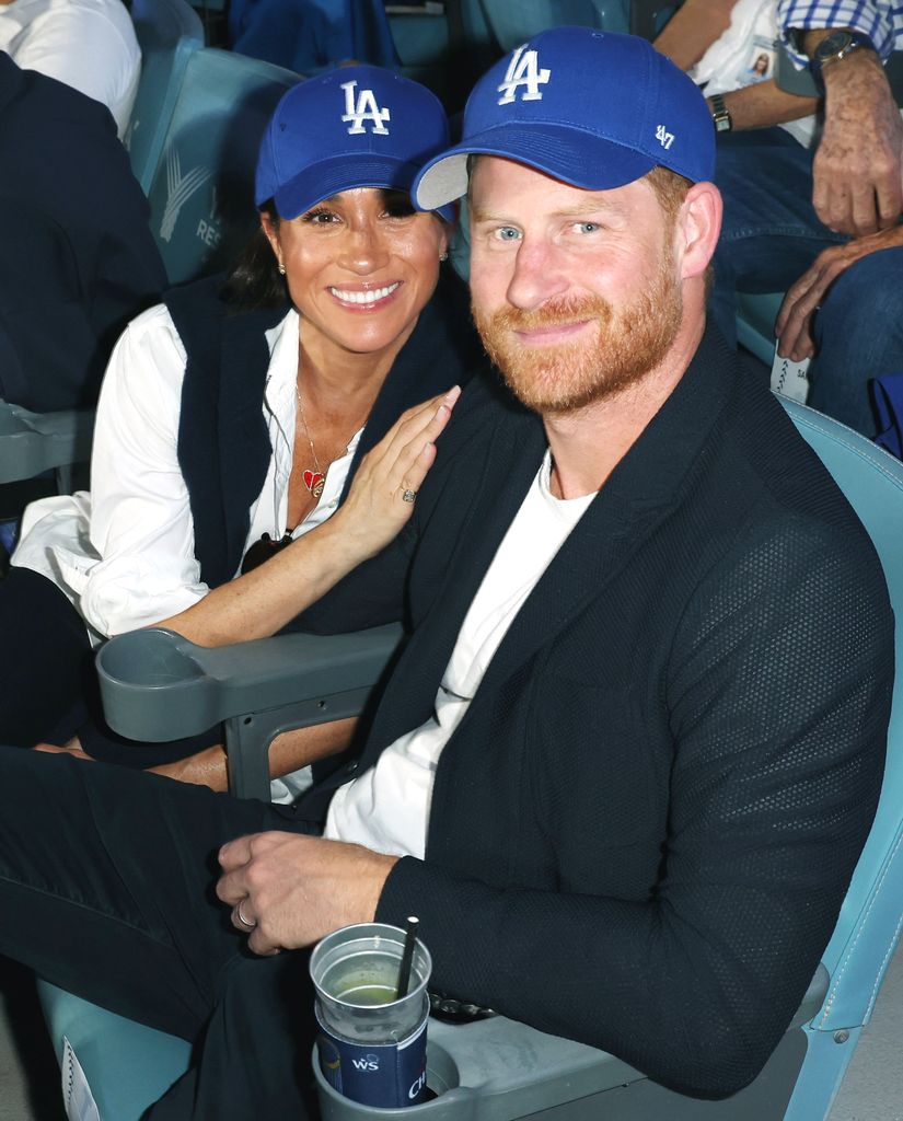 El príncipe Harry y Meghan Markle viendo el partido de la Serie Mundial de los Dodgers en Los Ángeles el 28 de octubre de 2025