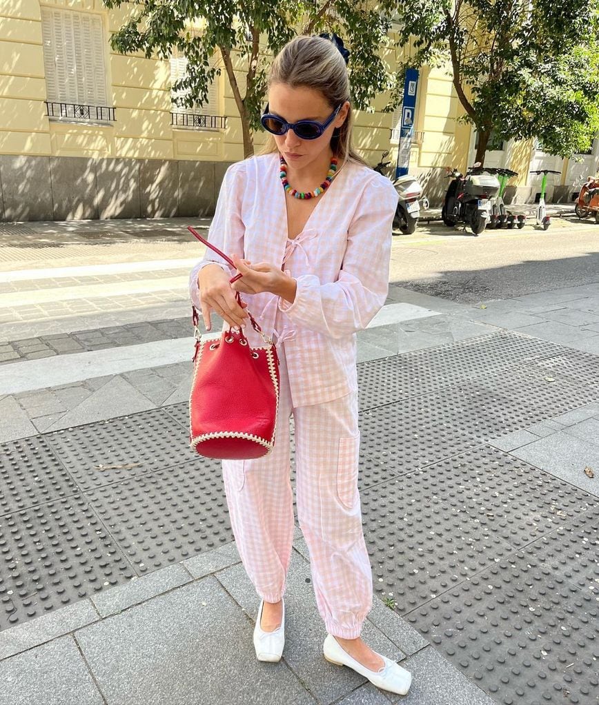 María Serra con look pijamero