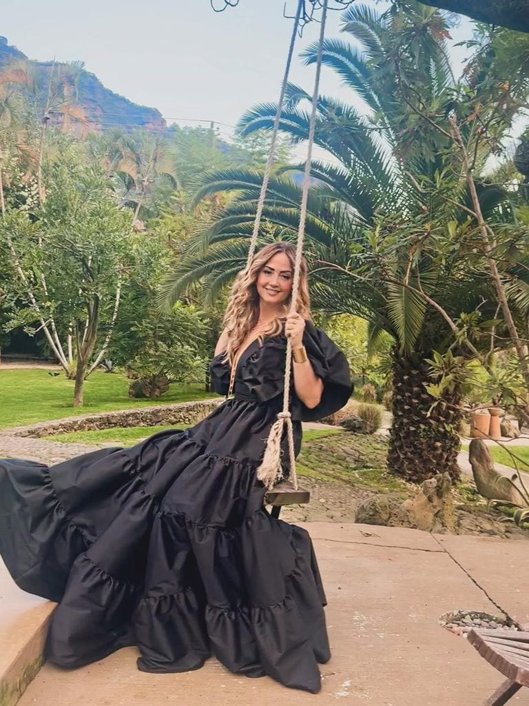 Andrea Legarreta lució un diseño de Janette Toscano.