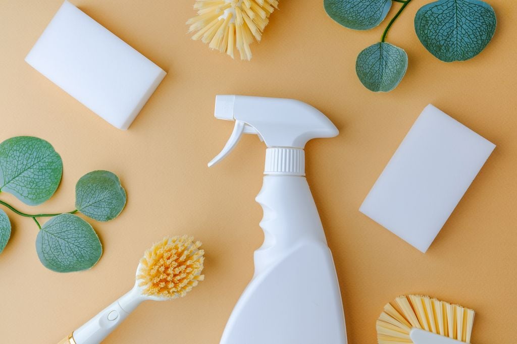 Borrador mágico, un estropajo que suele estar compuesto por espuma de melamina y de poliuretano 