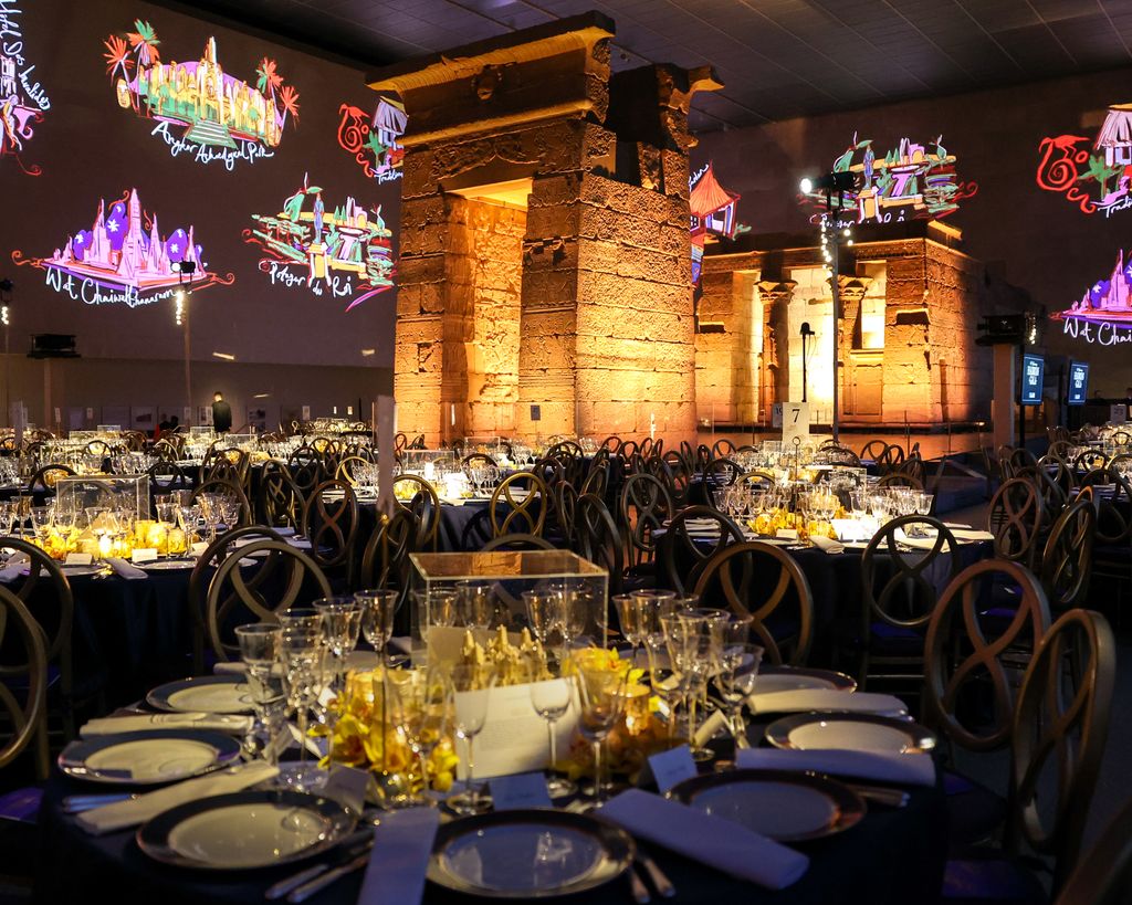 Una cena exquisita en el Templo de Dendur en el MET de Nueva York.