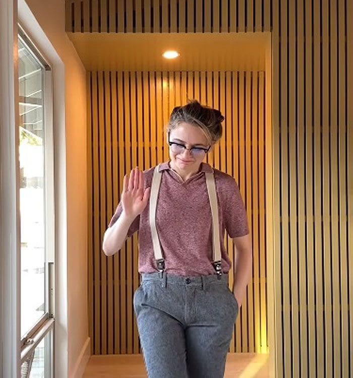 Joey King disfrazada como su prometido