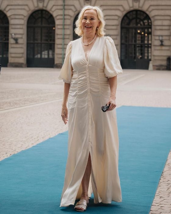 Carlos Gustavo y Silvia de Suecia condecoran a ABBA