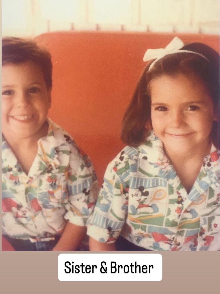 El actor y su hermana, cuando eran pequeños