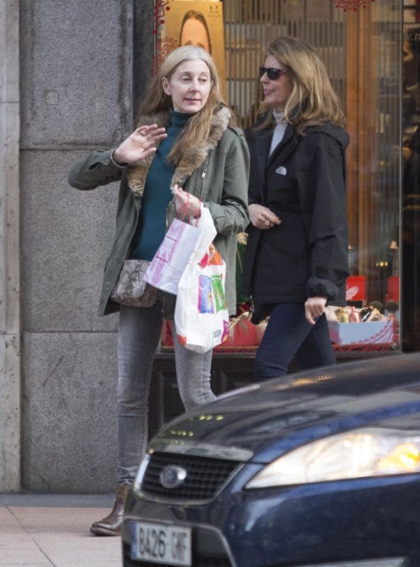Marta Chávarri con sus hermanas María e Isabel 