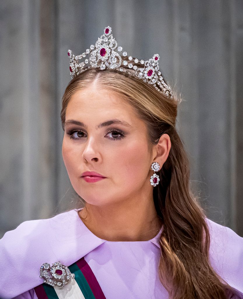 La princesa Amalia lució, en 2025, la tiara Mellerio de rubíes