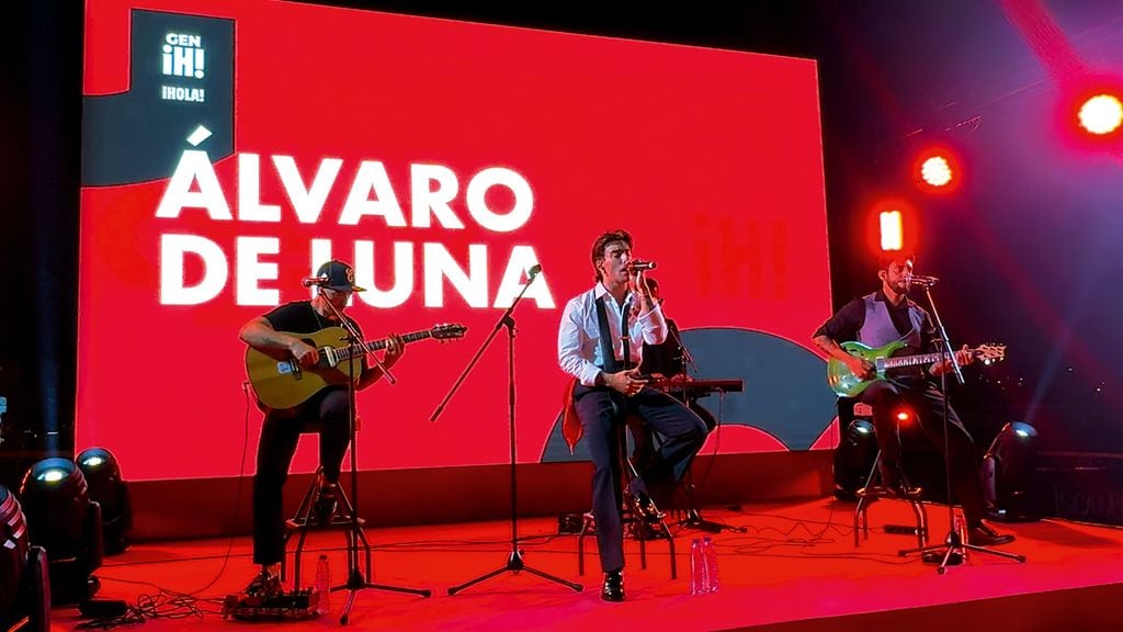 El cantante Álvaro de Luna en un momento de su actuación