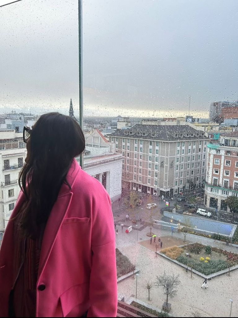 Candela Peña en la terraza del restaurante Makáá de Madrid