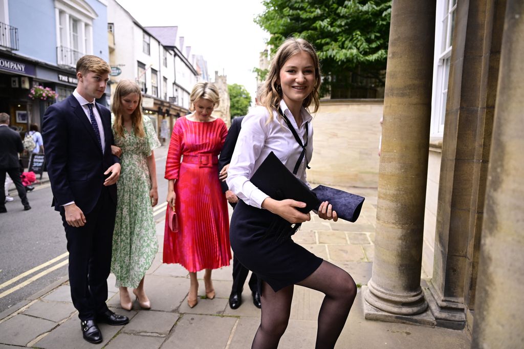 La princesa Elisabeth de Bélgica en su graduación en la Universidad de Oxford el 23 de julio de 2023